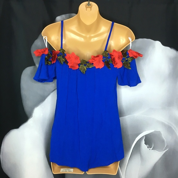 NWOT A'GACI Flower Applique Cold Shoulder Top - Picture 4 of 4